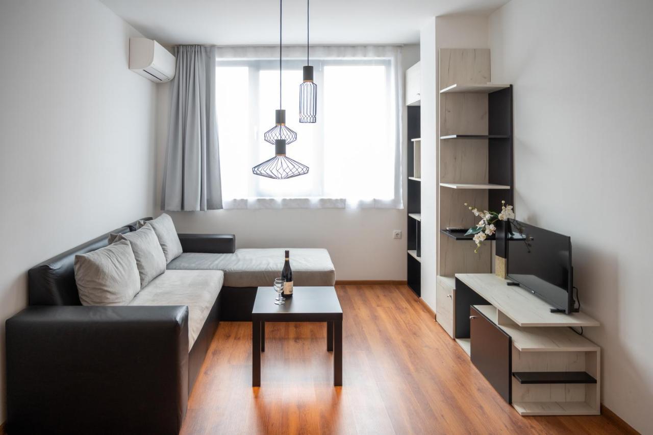 Sunny 1Bdr Apartment Near Center Sofia Exterior photo