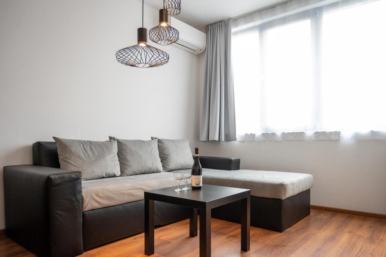 Sunny 1Bdr Apartment Near Center Sofia Exterior photo